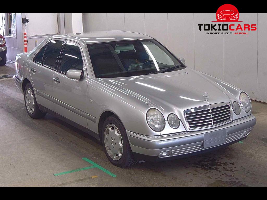 MERCEDES BENZ E-CLASS 4D E320
