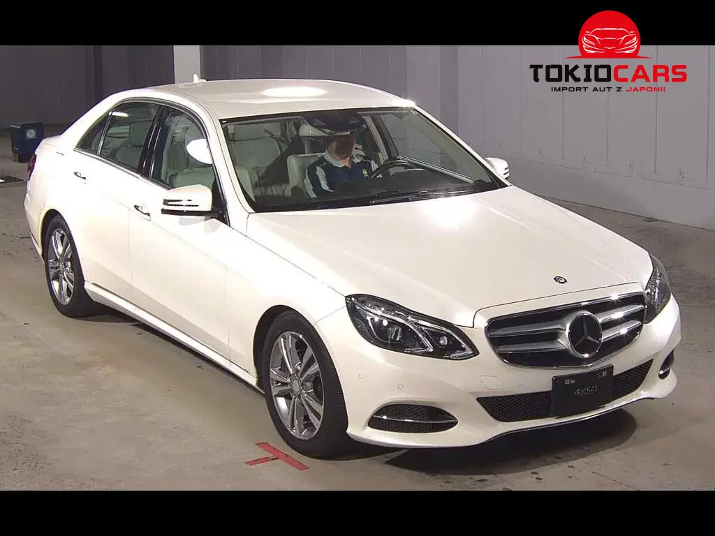 MERCEDES BENZ E-CLASS 4D 4WD E300 4MATIC AVANTGARDE